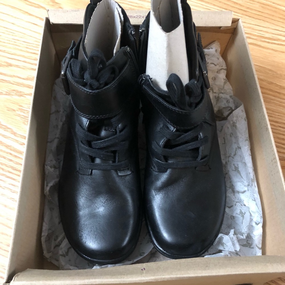 Clarks Kearns Admire Black Leather Boots, new - Picture 2 of 5